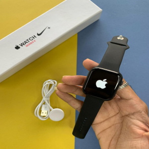 Series  Watch 7 With Apple Logo